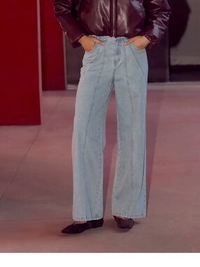 Boohoo Bleachwash Seam Detail Straight Leg Jean Size US 2NWT